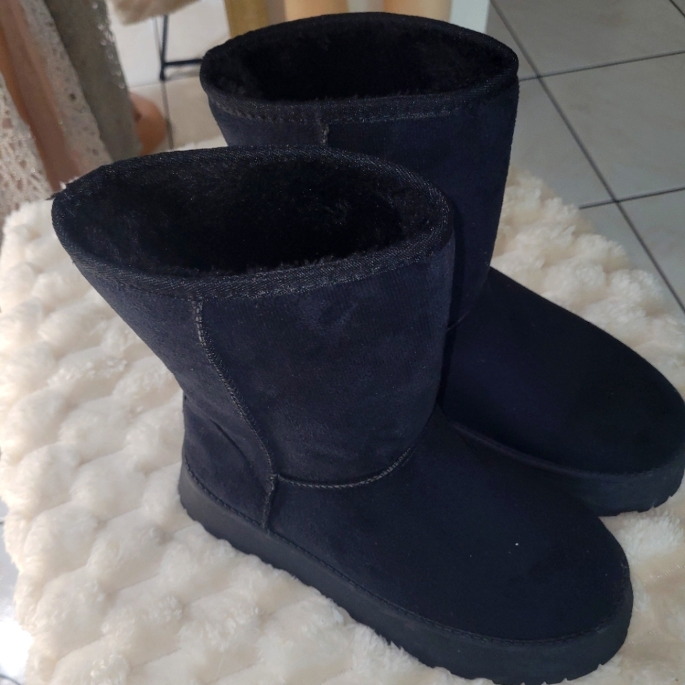 Women's Black Winter Boots - Picture 4 of 10